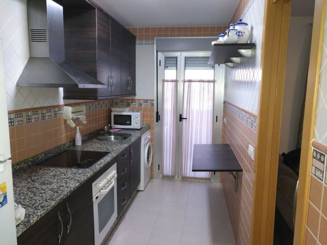 Piso en venta en Carboneras de 80 m² con 3 habitaciones, terraza y garaje 